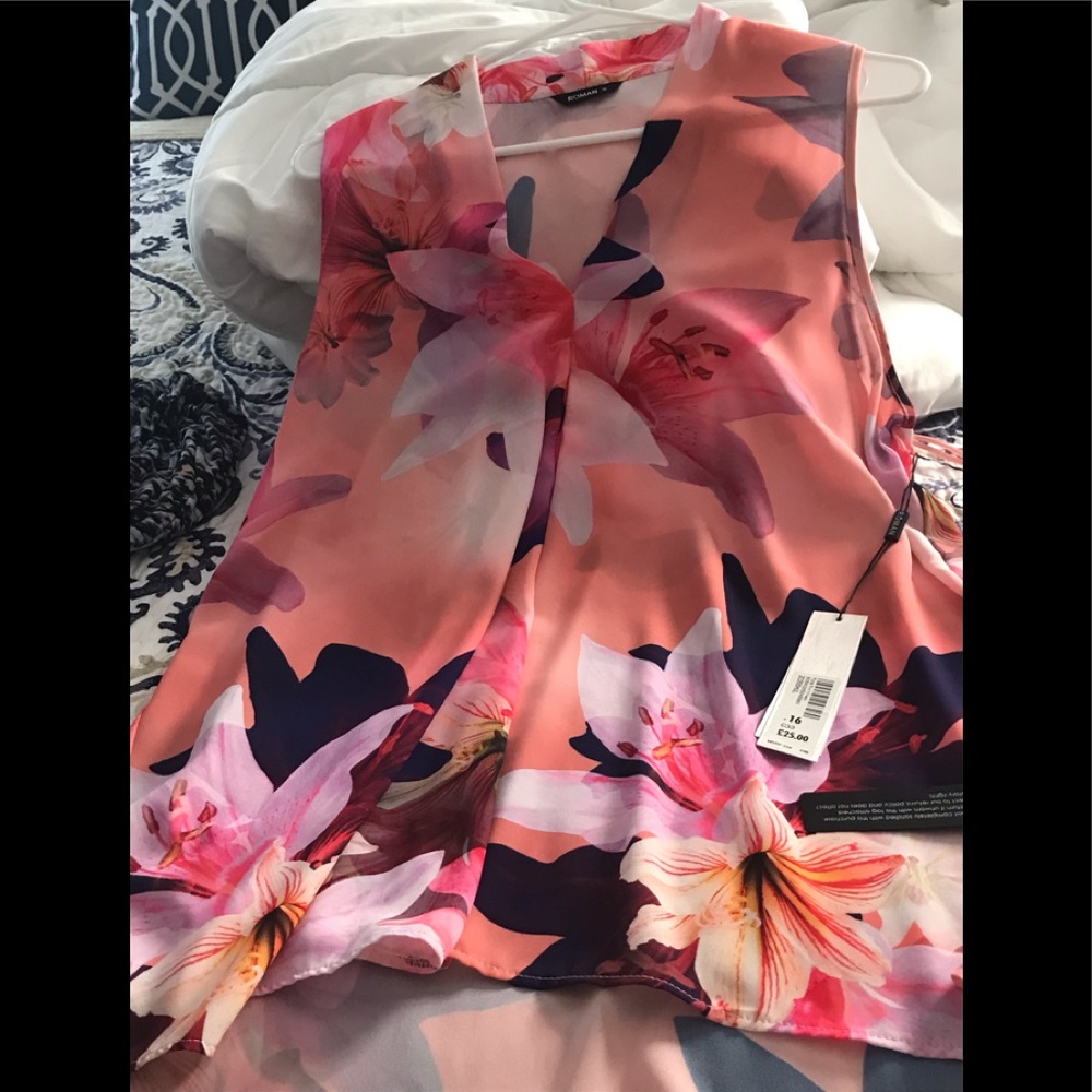 I got this while on vacation in England it’s a size large